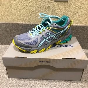 BRAND NEW SIZE 7 ASICS Running Shoes